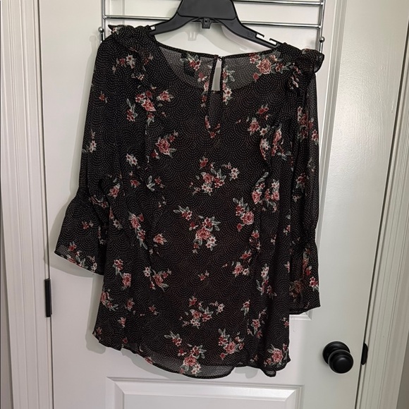 Torrid beautiful Bell Sleeve Ruffled Tunic - Picture 8 of 10